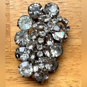 Vintage Unsigned Large Clear Round & Marquis Rhinestone Leaf Brooch